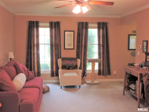 145 Arlington Dr, Macomb, IL 61455 photo 3