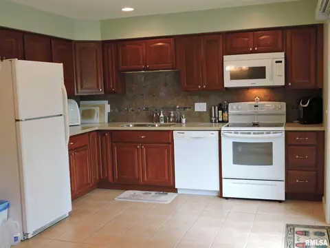 145 Arlington Dr, Macomb, IL 61455 photo 11