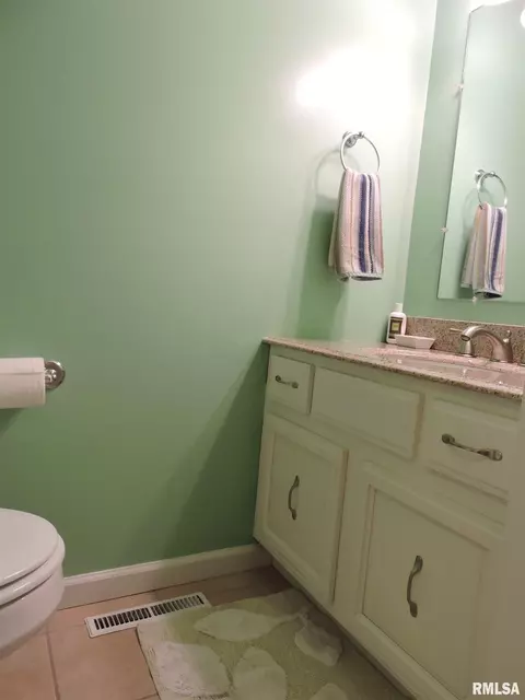 145 Arlington Dr, Macomb, IL 61455 photo 16