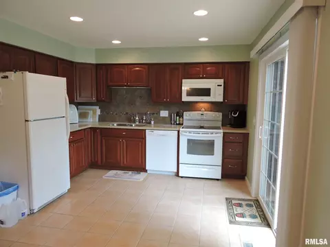 145 Arlington Dr, Macomb, IL 61455 photo 13