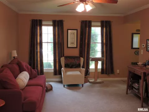 145 Arlington Dr, Macomb, IL 61455 photo 4