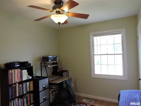 145 Arlington Dr, Macomb, IL 61455 photo 25
