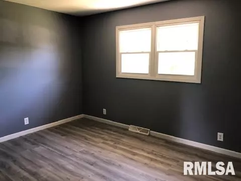 408 E Murray St, Macomb, IL 61455 photo 8
