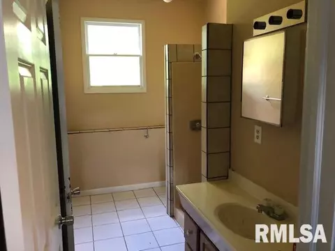 408 E Murray St, Macomb, IL 61455 photo 13