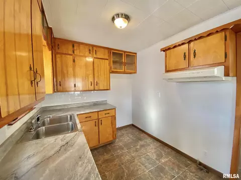 826 Taylor Ct, Canton, IL 61520 photo 10