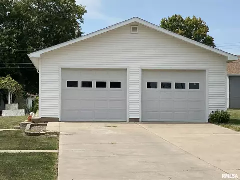 826 Taylor Ct, Canton, IL 61520 photo 4