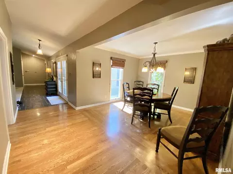 139 E Morningside Dr, Peoria, IL 61614 photo 8