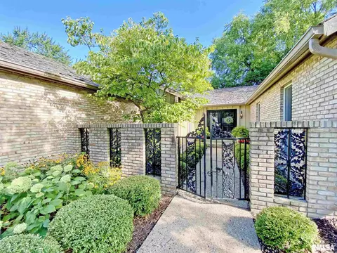 139 E Morningside Dr, Peoria, IL 61614 photo 2