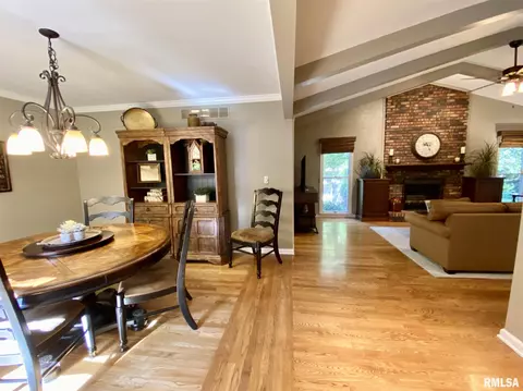 139 E Morningside Dr, Peoria, IL 61614 photo 5