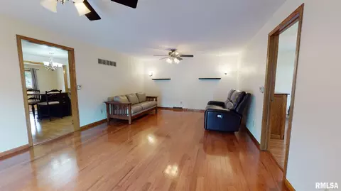 210 Jo St, Germantown Hills, IL 61548 photo 18