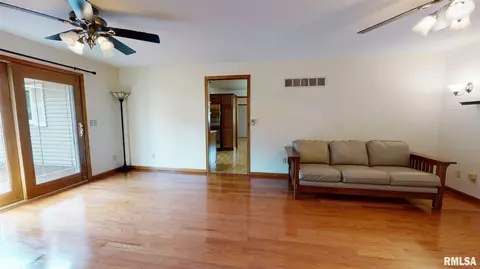 210 Jo St, Germantown Hills, IL 61548 photo 21