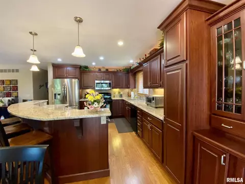 136 James Dr, Macomb, IL 61455 photo 10
