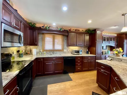 136 James Dr, Macomb, IL 61455 photo 14