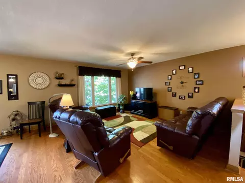136 James Dr, Macomb, IL 61455 photo 6