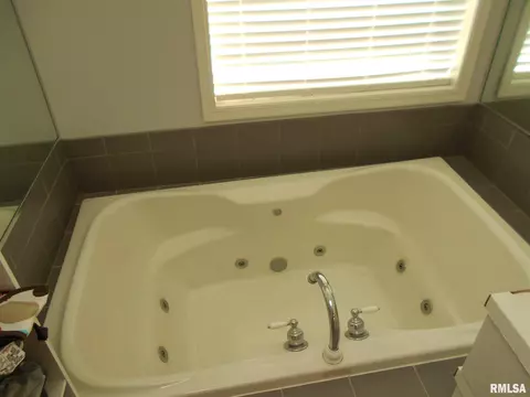 337 Lake View Dr, Avon, IL 61415 photo 13