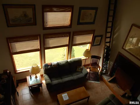 337 Lake View Dr, Avon, IL 61415 photo 4