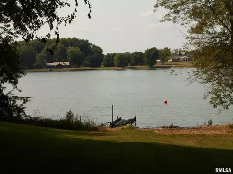 337 Lake View Dr, Avon, IL 61415 photo 3