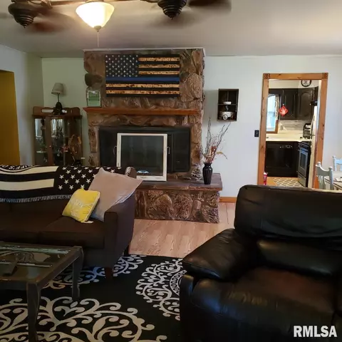 511 E Ash St, Canton, IL 61520 photo 7