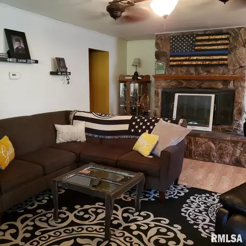 511 E Ash St, Canton, IL 61520 photo 3