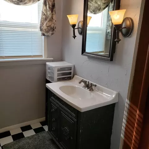 511 E Ash St, Canton, IL 61520 photo 30