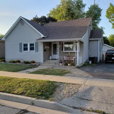 511 E Ash St, Canton, IL 61520 photo 2