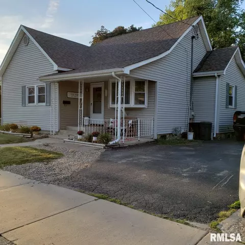 511 E Ash St, Canton, IL 61520 photo 1