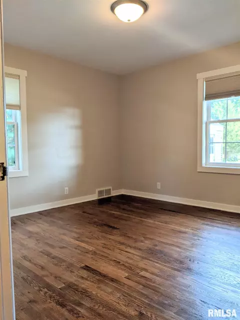 202 E Park St, Minier, IL 61759 photo 17