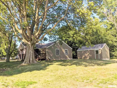 202 E Park St, Minier, IL 61759 photo 5
