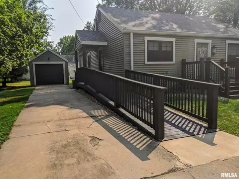 202 E Park St, Minier, IL 61759 photo 3