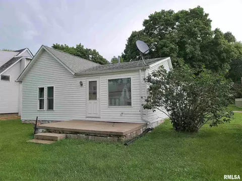 625 N Randolph St, Macomb, IL 61455 photo 2