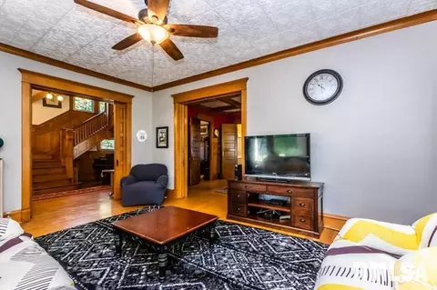701 W 3rd St, Delavan, IL 61734 photo 9