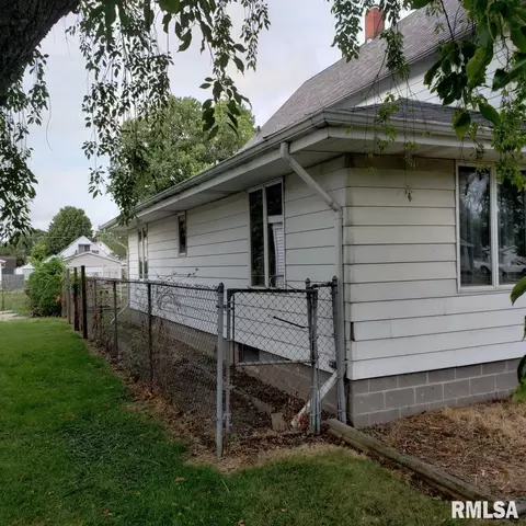 817 E Chestnut St, Canton, IL 61520 photo 42