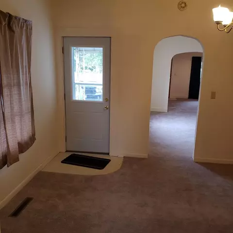 817 E Chestnut St, Canton, IL 61520 photo 3