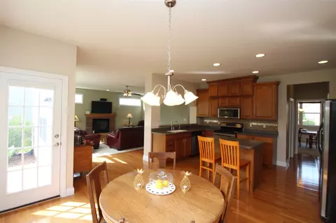 2004 W Castlemain Dr, Dunlap, IL 61525 photo 13