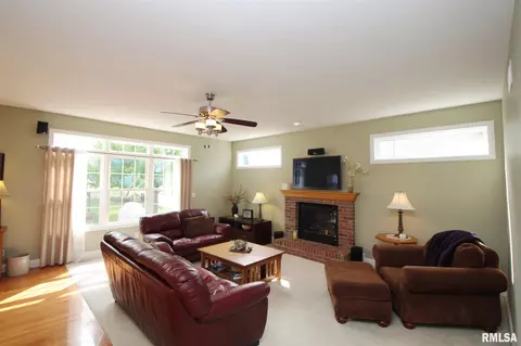 2004 W Castlemain Dr, Dunlap, IL 61525 photo 9