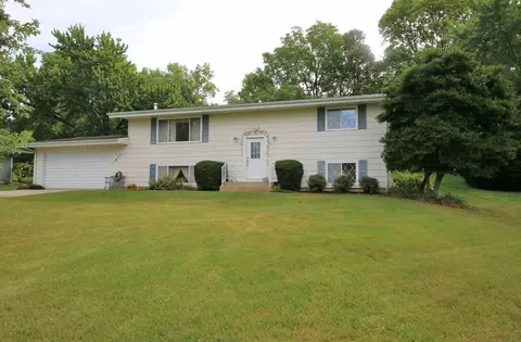 1011 Brookline Dr, Eureka, IL 61530 photo 2