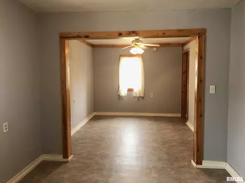 60 E Beech St, Canton, IL 61520 photo 8