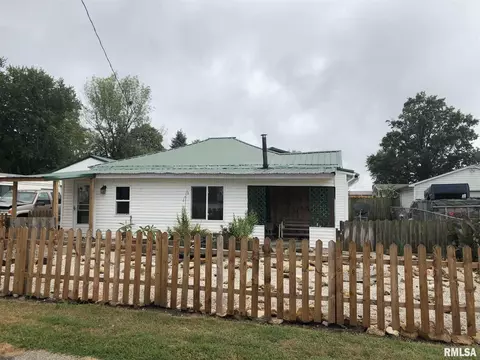 60 E Beech St, Canton, IL 61520 photo 1