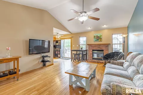 106 Seth Ct, Germantown Hills, IL 61548 photo 4