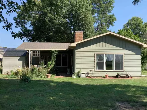 1320 Elm St, Canton, IL 61520 photo 4