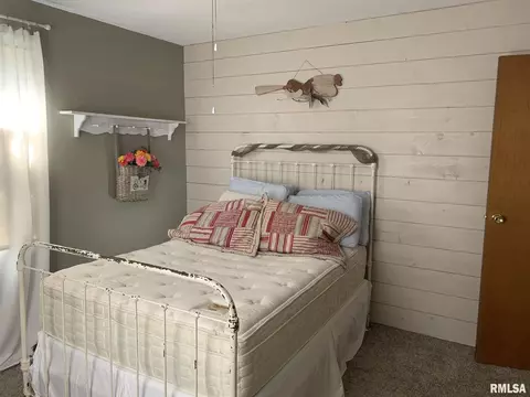 1320 Elm St, Canton, IL 61520 photo 17