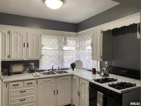 824 E Willcox Ave, Peoria, IL 61603 photo 4