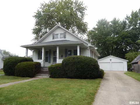 906 E Calhoun St, Macomb, IL 61455 photo 1