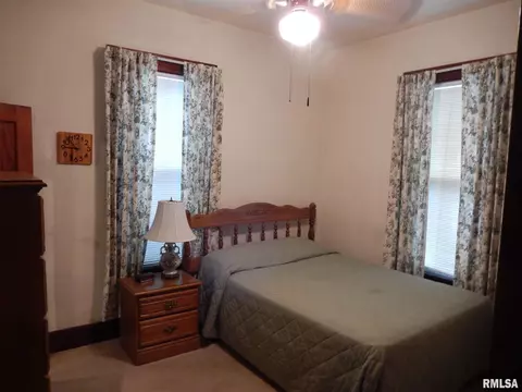 906 E Calhoun St, Macomb, IL 61455 photo 17