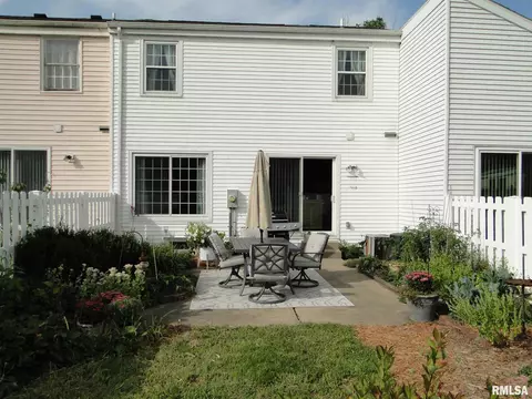 285 Jamestown Rd, Macomb, IL 61455 photo 2