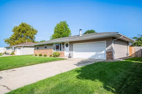 131 E Jadewood St, Morton, IL 61550 photo 2