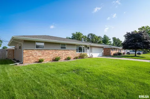 131 E Jadewood St, Morton, IL 61550 photo 3
