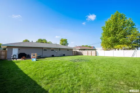131 E Jadewood St, Morton, IL 61550 photo 8