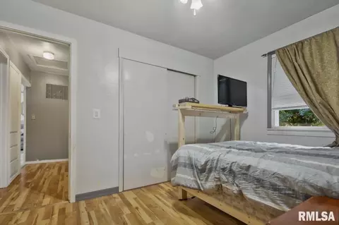 1420 E Beach St, Peoria, IL 61615 photo 9