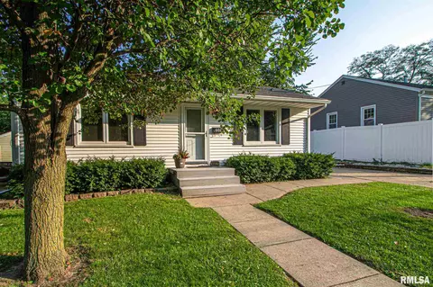 602 Spring St, Washington, IL 61571 photo 2